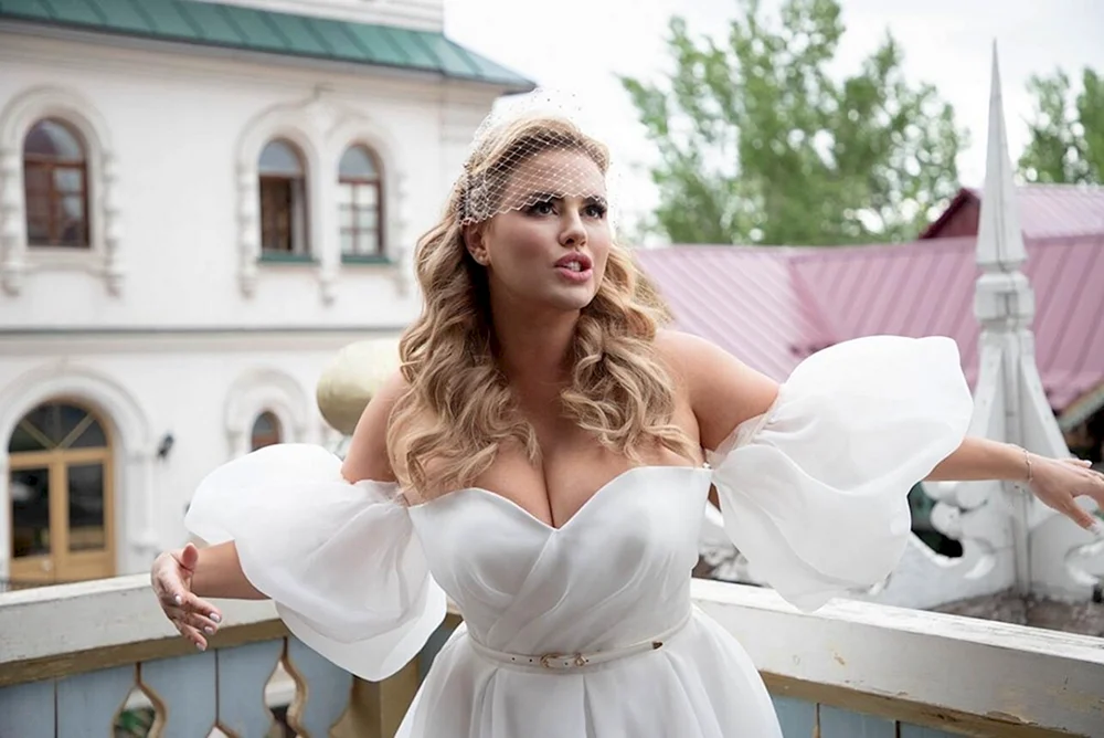 Анна Семенович невеста