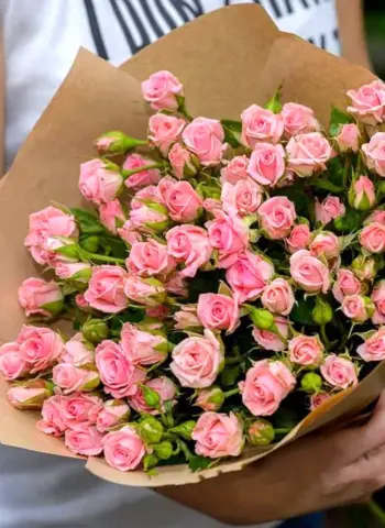 Букет кустовых роз «Лидия»