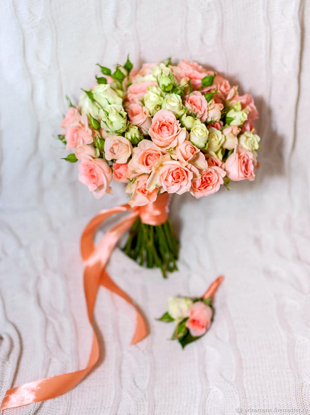 Букет невесты из кустовых роз