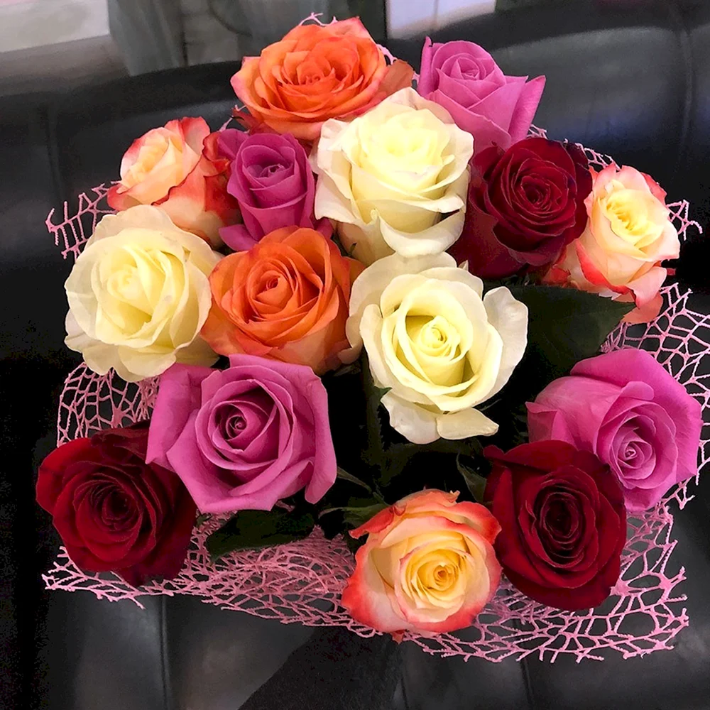 Букет разных роз