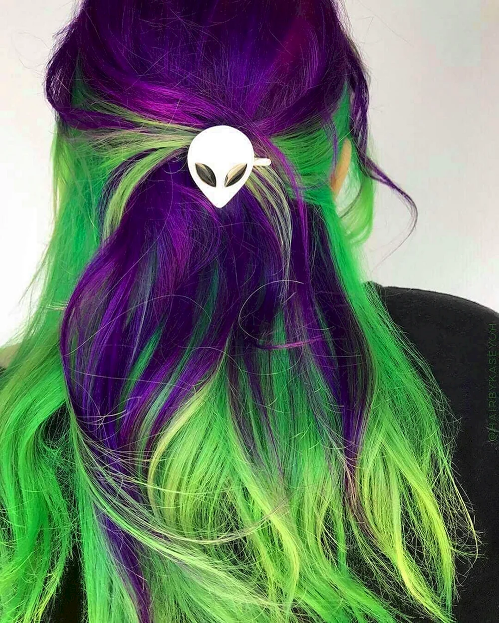 Фиолетово зеленые волосы