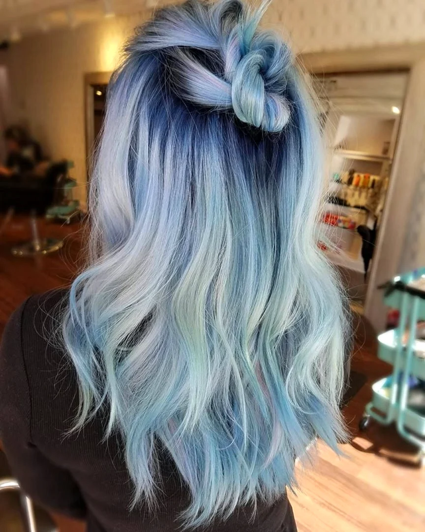 Голубое окрашивание волос