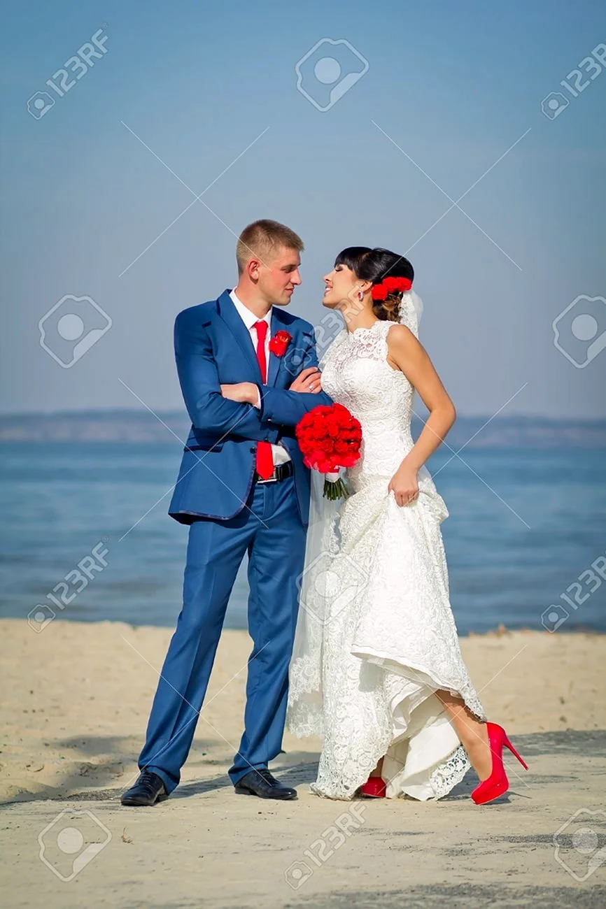 Красно белая свадьба жених и невеста