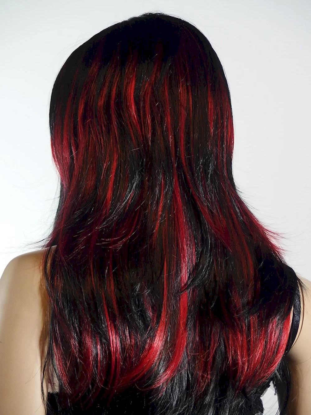 Красное мелирование на черные волосы