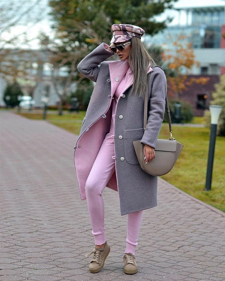 Маргарита Цельсова в пальто розовое