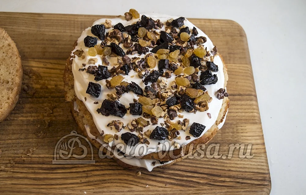 Мягкий Корж медовый торт с черносливом и орехами в духовке с фото