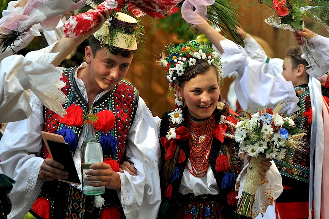 Национальная одежда румынцев и Молдовы