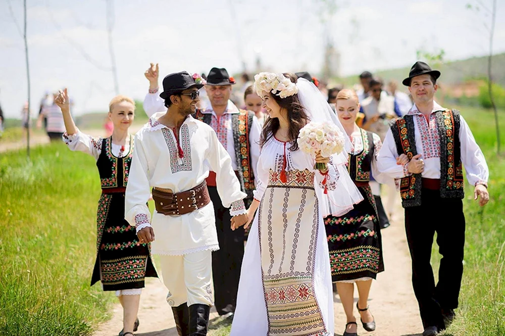 Национальный свадебный наряд Молдавии