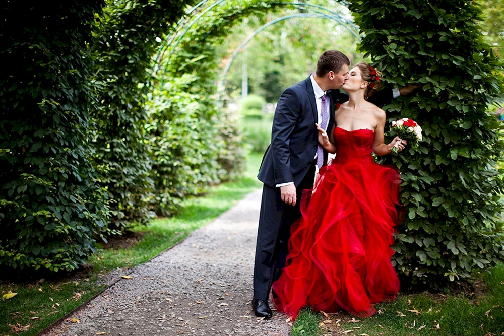 Невеста в Красном платье