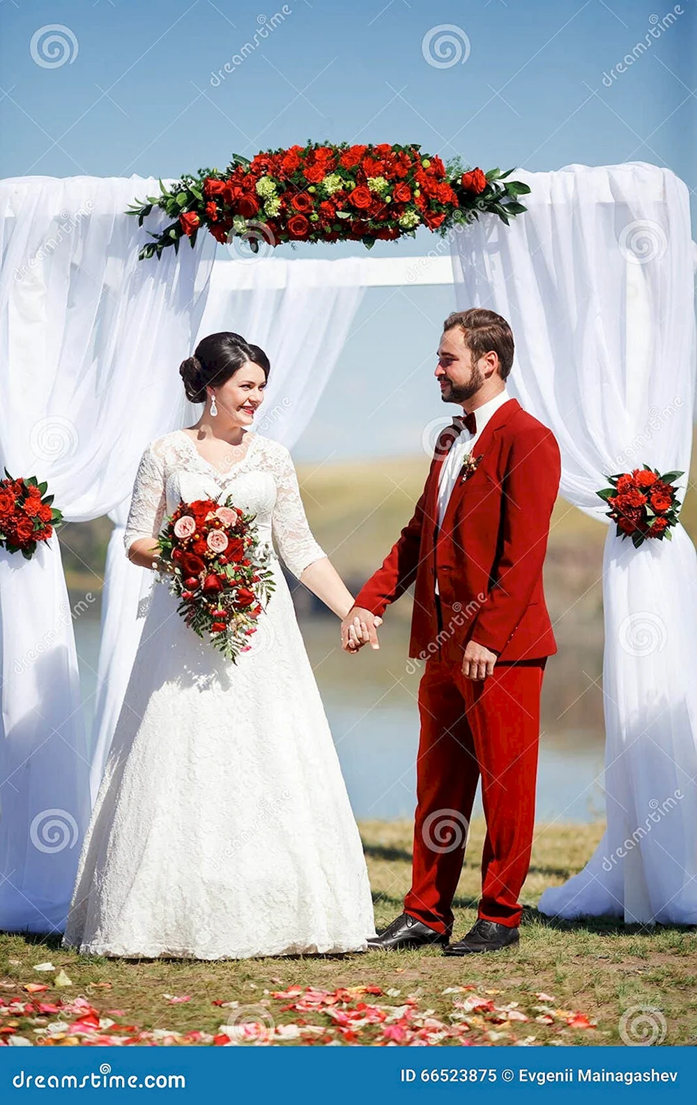 Невеста в Красном жених в белом