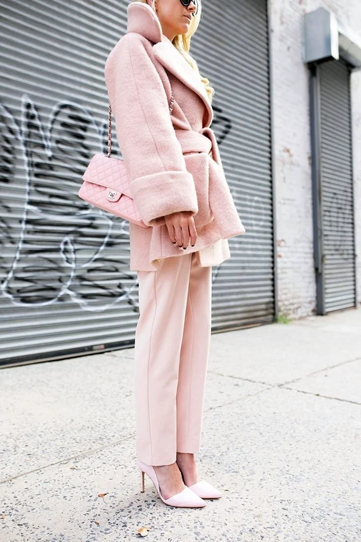 Розовое пальто