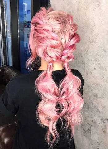 Розовые косички