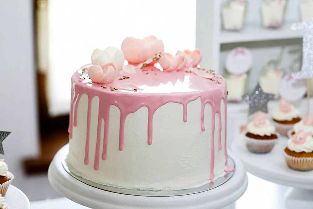 Розовый торт