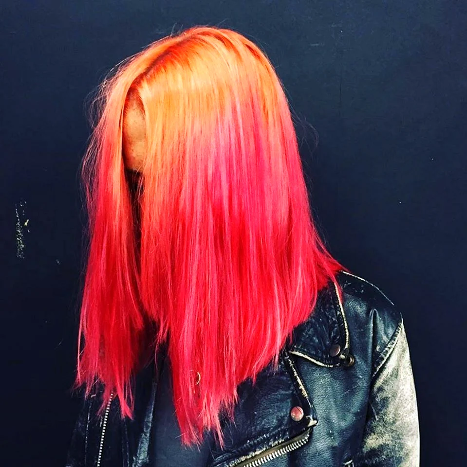 Рыжие волосы с розовыми кончиками