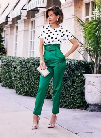 Широкие зеленые брюки