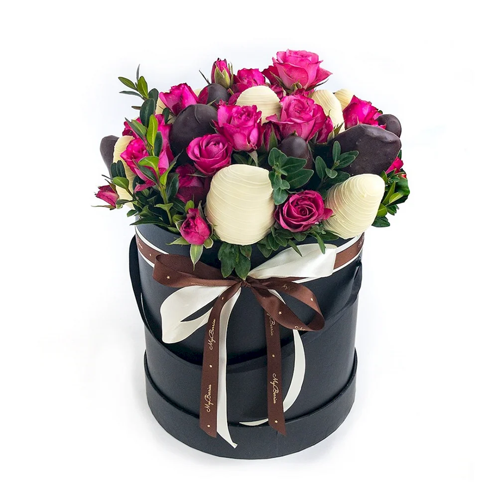 Шоколадные цветы в шляпной коробке