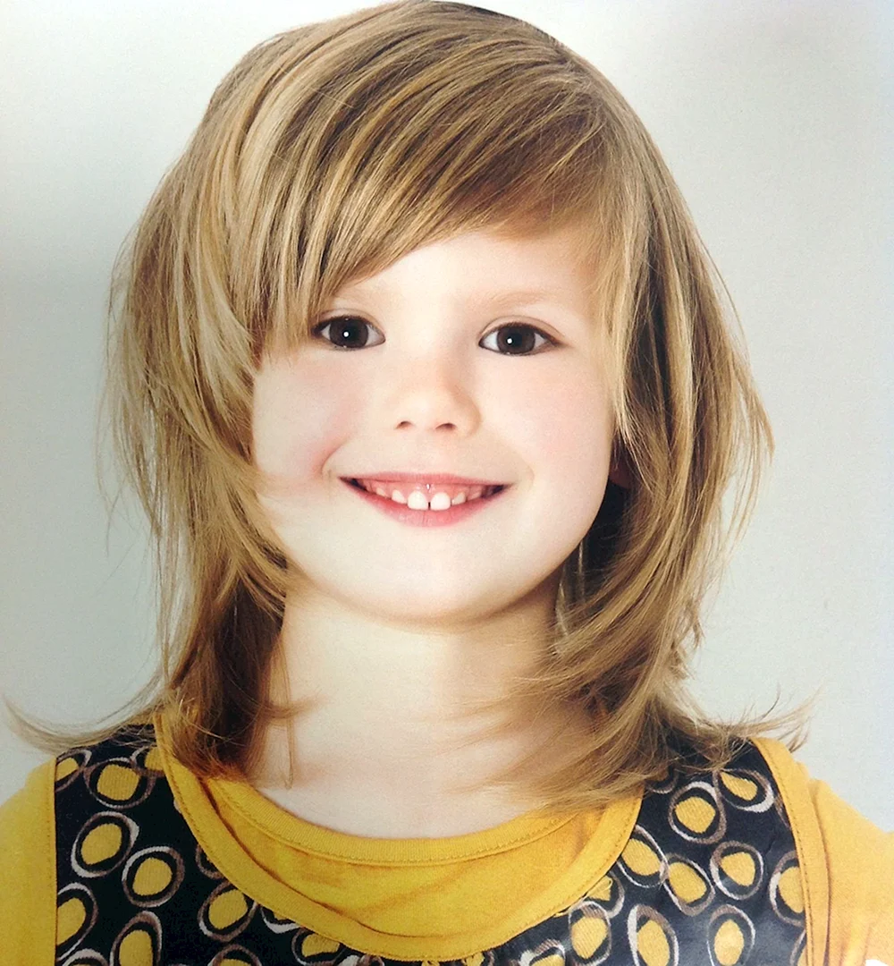 Стрижка Каскад на средние волосы с челкой для девочки 8 лет