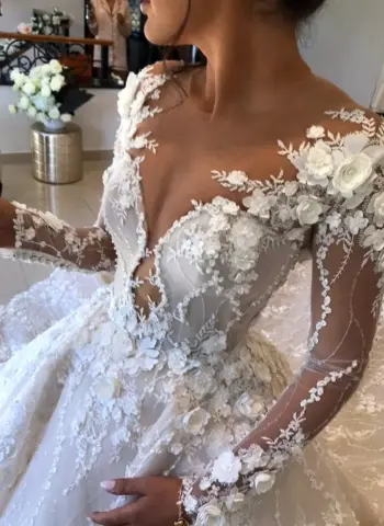 Свадебное платье расшитое камнями