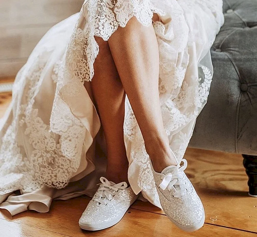 Свадебное платье в кроссовках