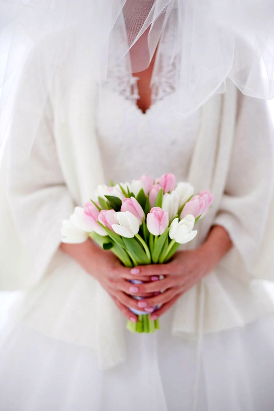 Свадебные букеты с тюльпанами для невесты