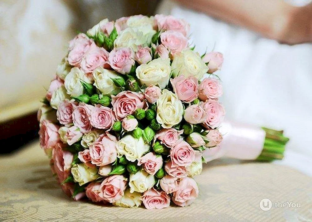 Свадебный букет кустовые розы