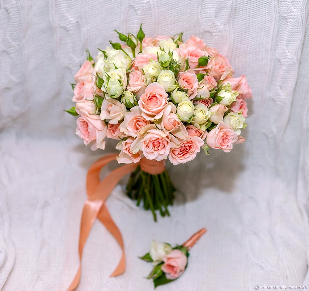 Свадебный букет кустовые розы