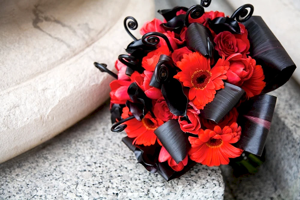 Свадебный букет в красно черном цвете