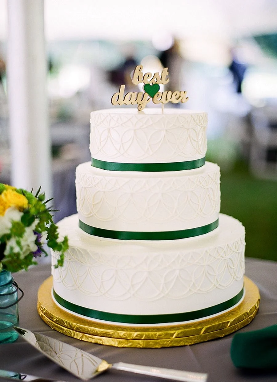 Свадебный торт бело изумрудный