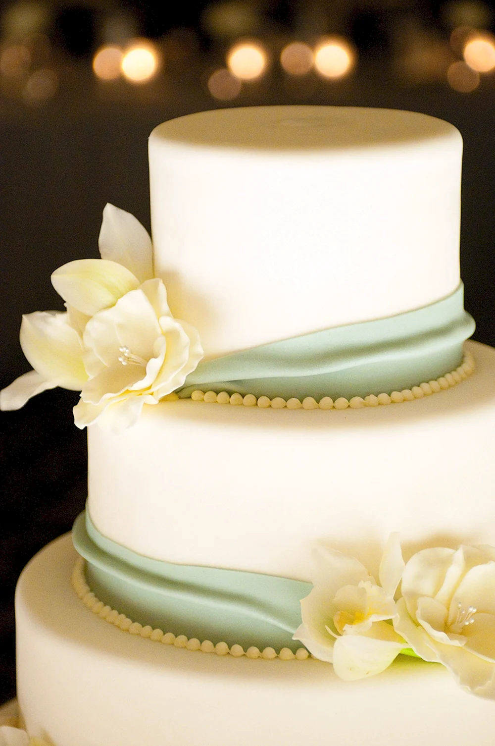 Свадебный торт белый