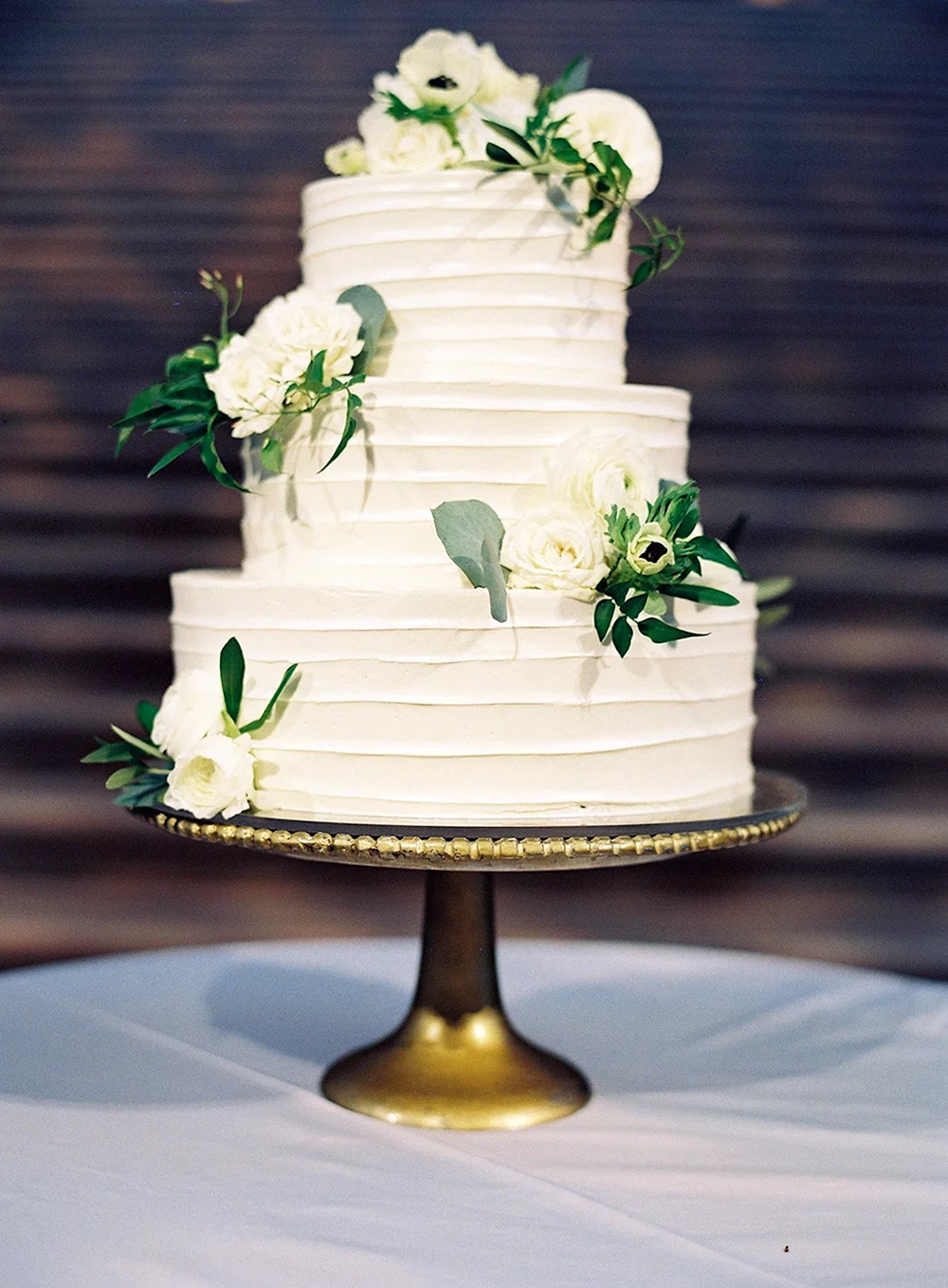 Свадебный торт двухъярусный изумрудный