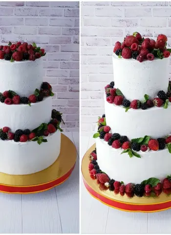 Свадебный торт с ягодами трехъярусный