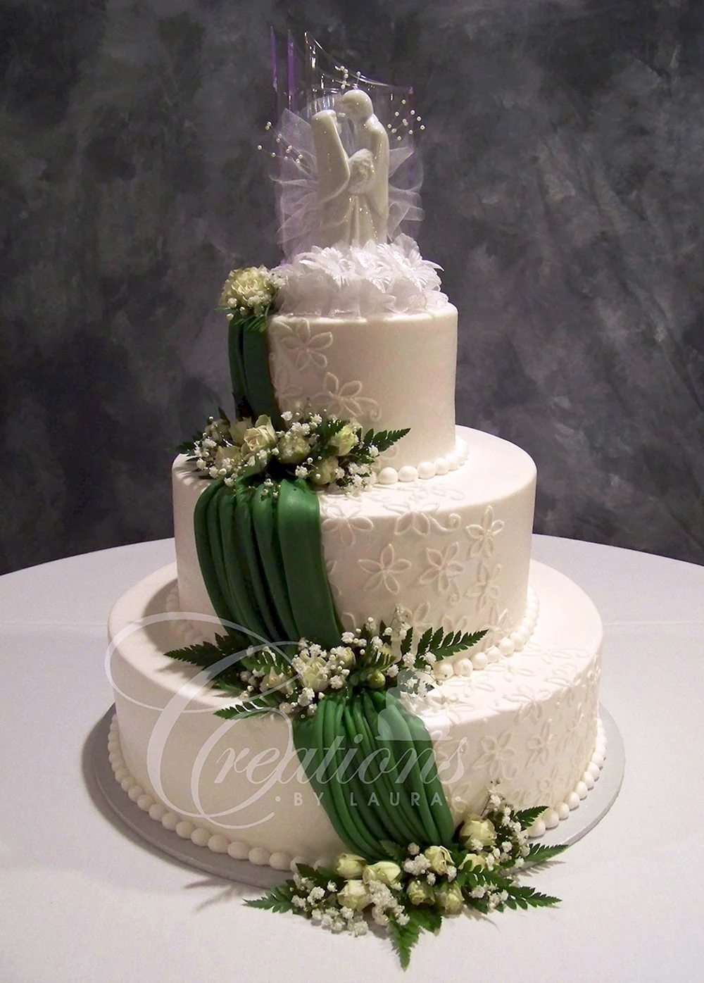 Свадебный торт с трайфлами 2022