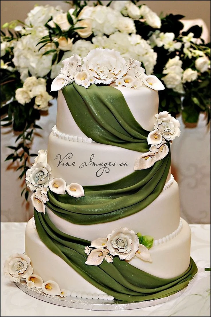 Свадебный торт в бело зеленых тонах