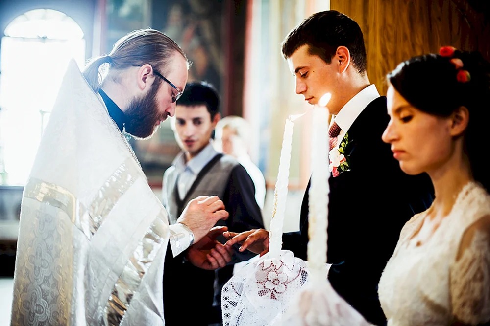 Священник на свадьбе