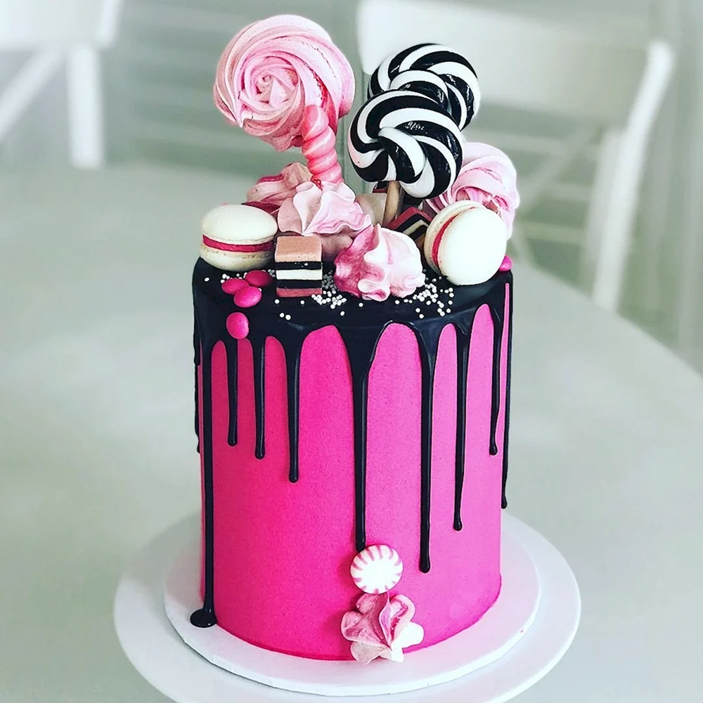 Торт черный с розовым