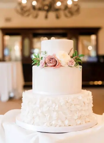 Торт на свадьбу в пастельных тонах