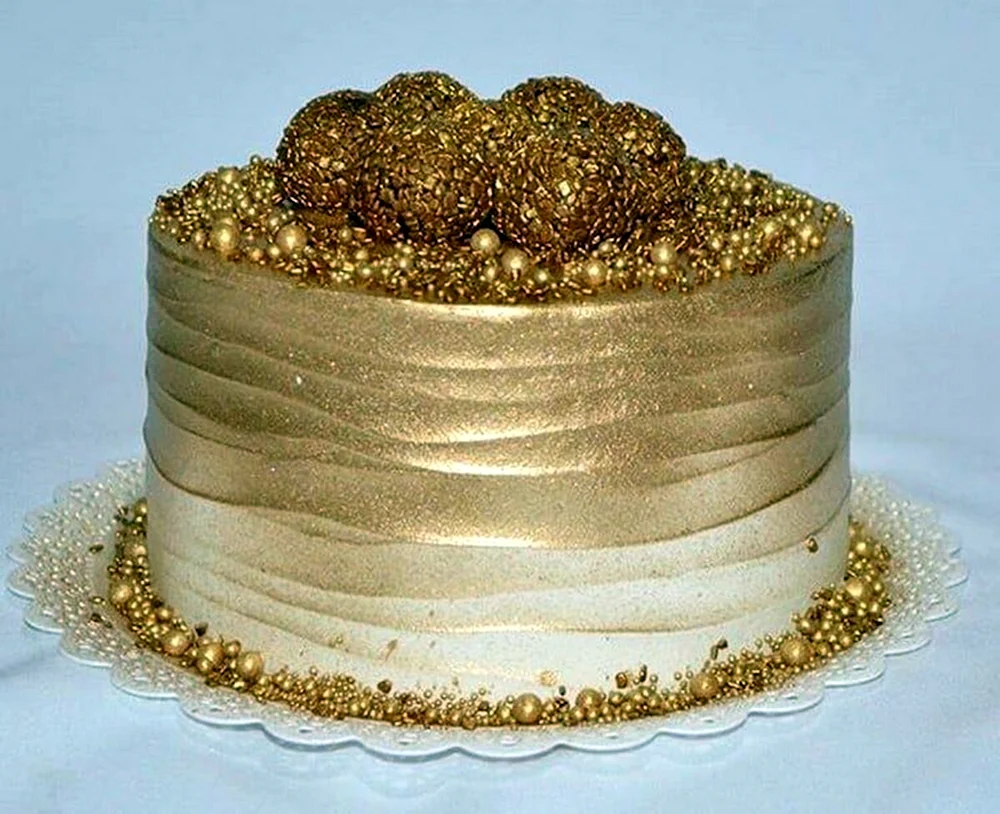 Торт с золотым декором