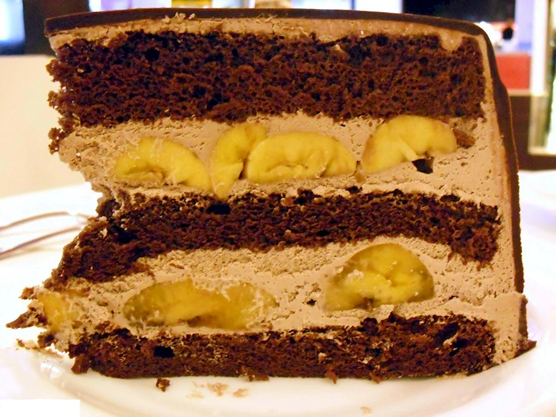 Торт шоколадно банановый разрез