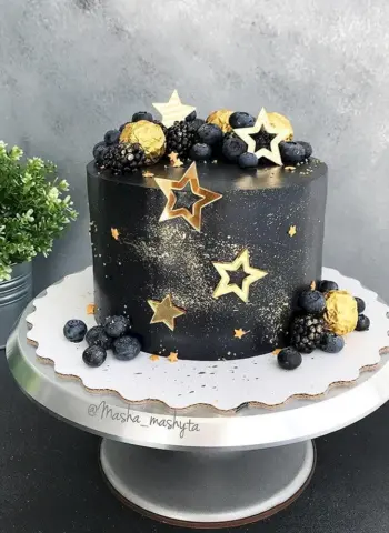 Торт в черно золотом стиле