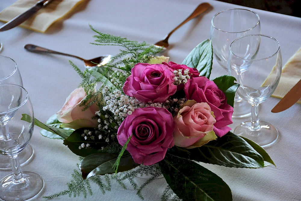 Цветы на столе