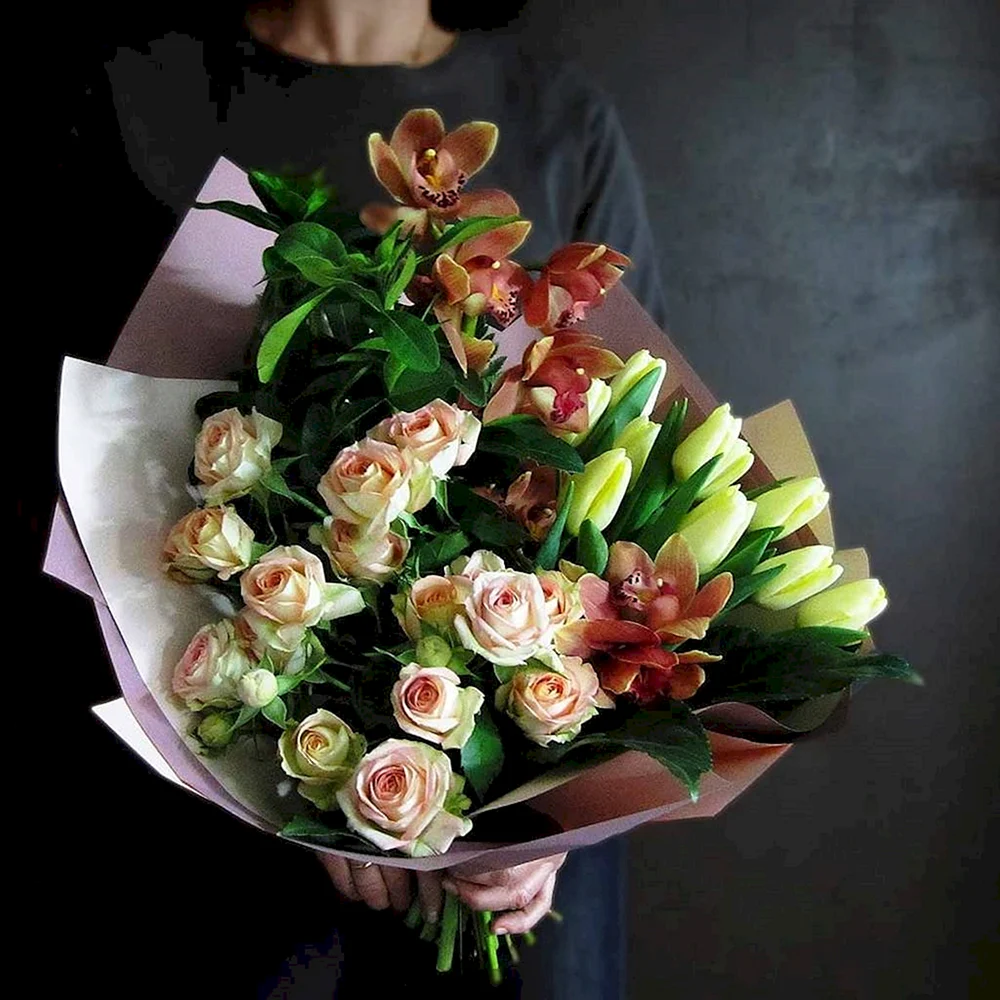 Заказать букет цветов с доставкой в Москве недорого Мосцветторг